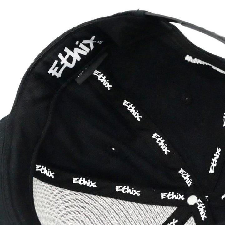 Gorra negra ETHiX Triple E
