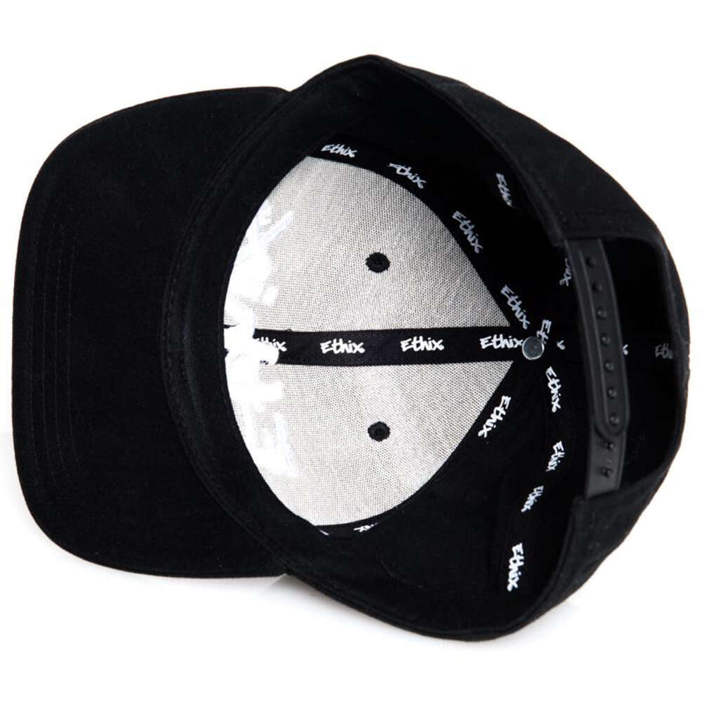 Gorra negra ETHiX