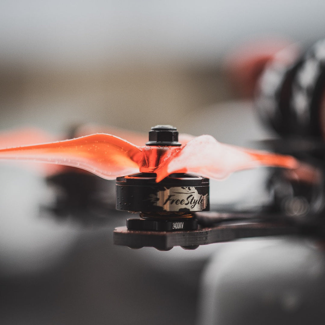 Avión de carreras EMAX BUZZ Freestyle BNF 1700kv 5-6s Frsky 