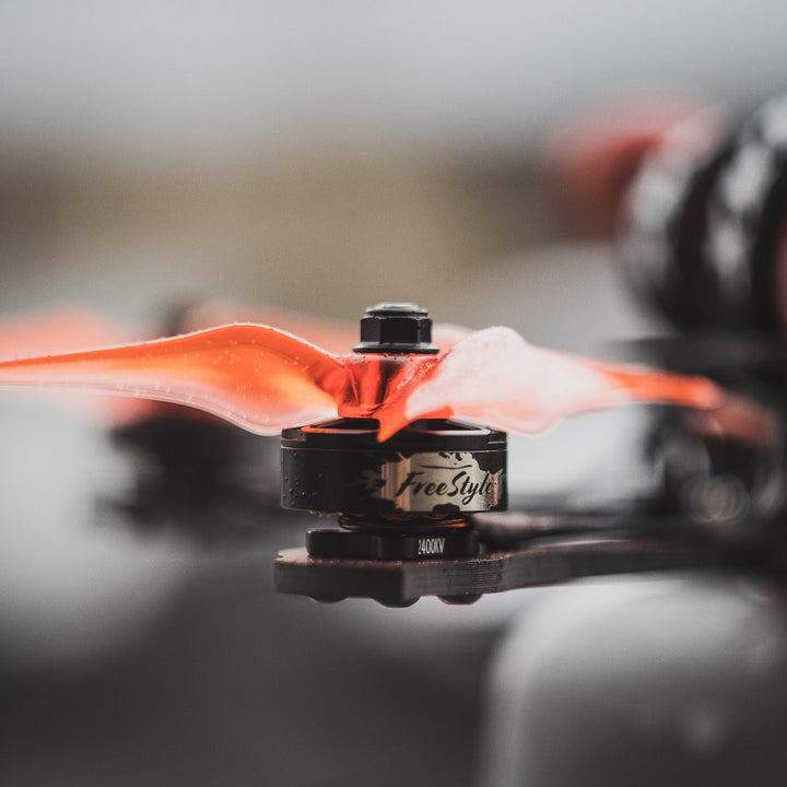 Avión de carreras EMAX BUZZ Freestyle BNF 1700kv 5-6s Frsky 